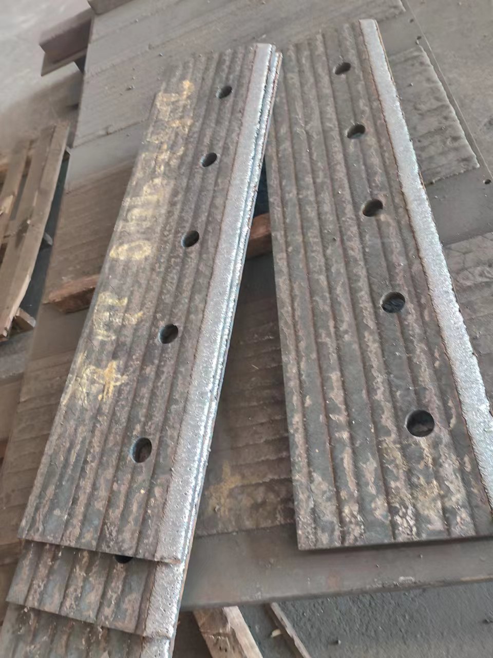 双金属复合耐磨板加工